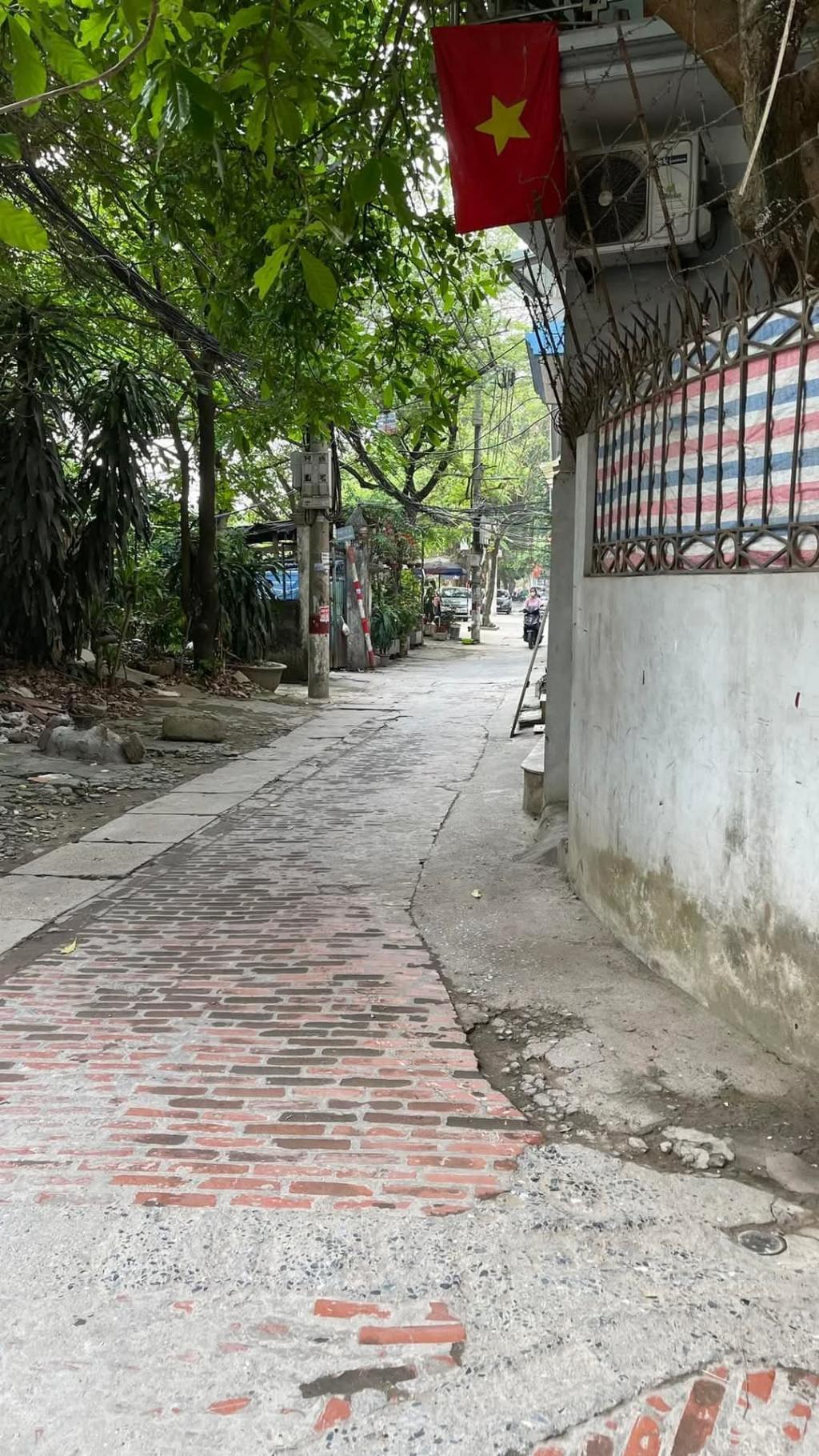 Bán nhà Kim Giang - diện tích 35.6m2 3 tầng - ô tô đỗ cửa - giá 6,4 tỷ