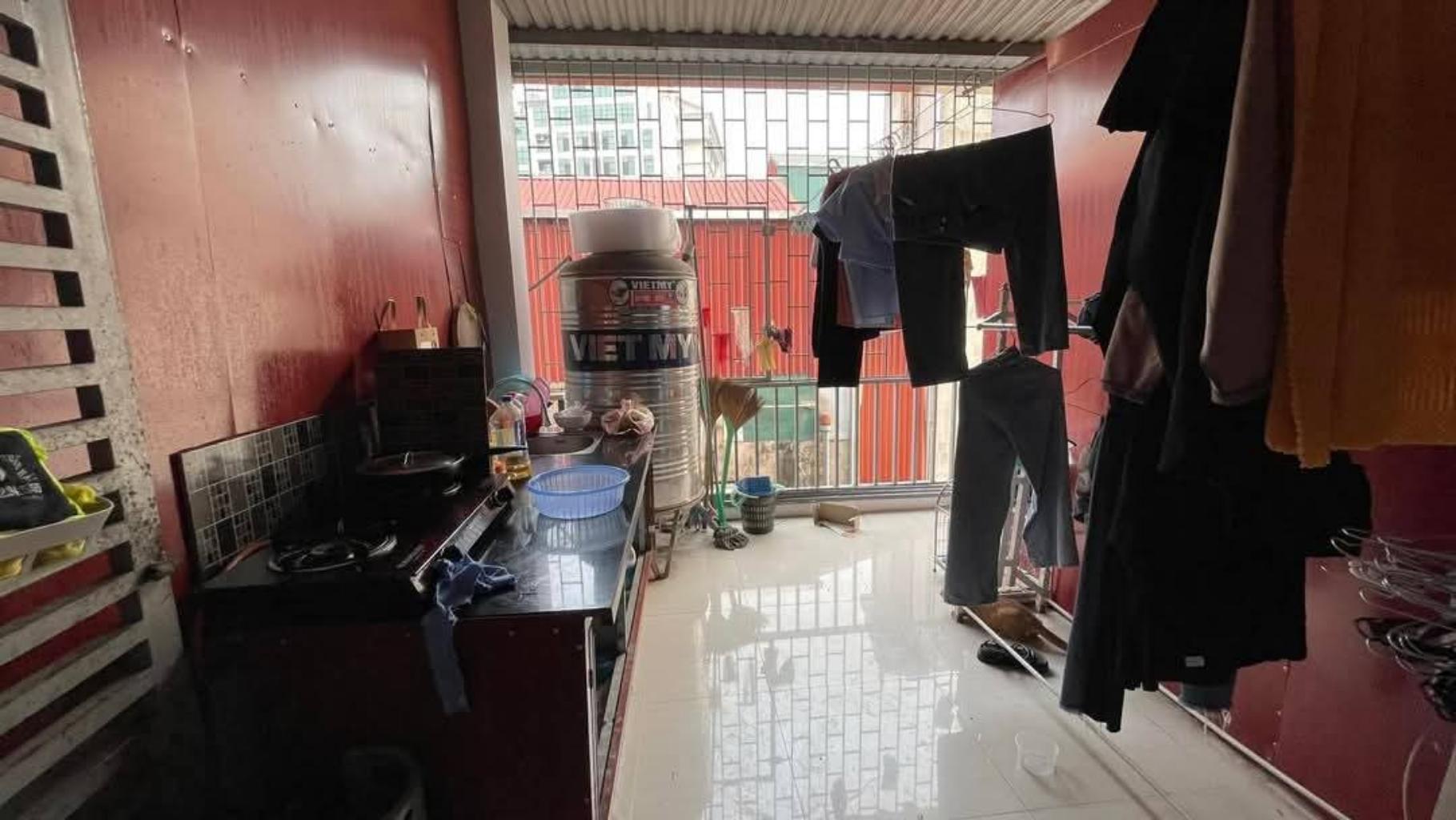 Bán nhà Kim Giang - diện tích 35.6m2 3 tầng - ô tô đỗ cửa - giá 6,4 tỷ