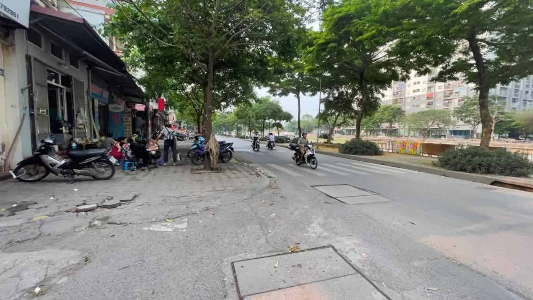 Bán nhà Kim Giang - diện tích 35.6m2 3 tầng - ô tô đỗ cửa - giá 6,4 tỷ