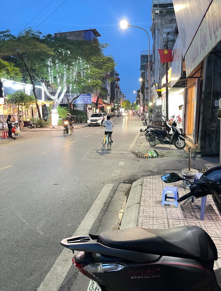 Bán nhà mặt phố Hoàng Như Tiếp 100m2 x 2 tầng, mặt tiền 7.3m | Giá 27 tỷ