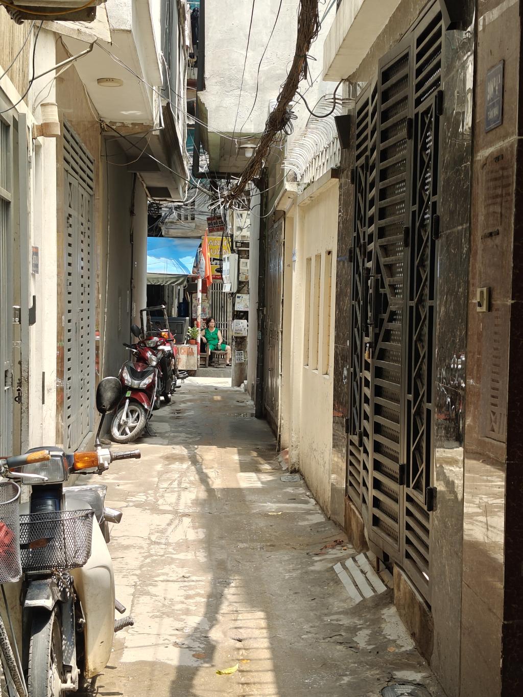 Bán nhà Tân Mai - diện tích 42.4m2 3 tầng - Phân lô ngõ thông - giá 10,7 tỷ