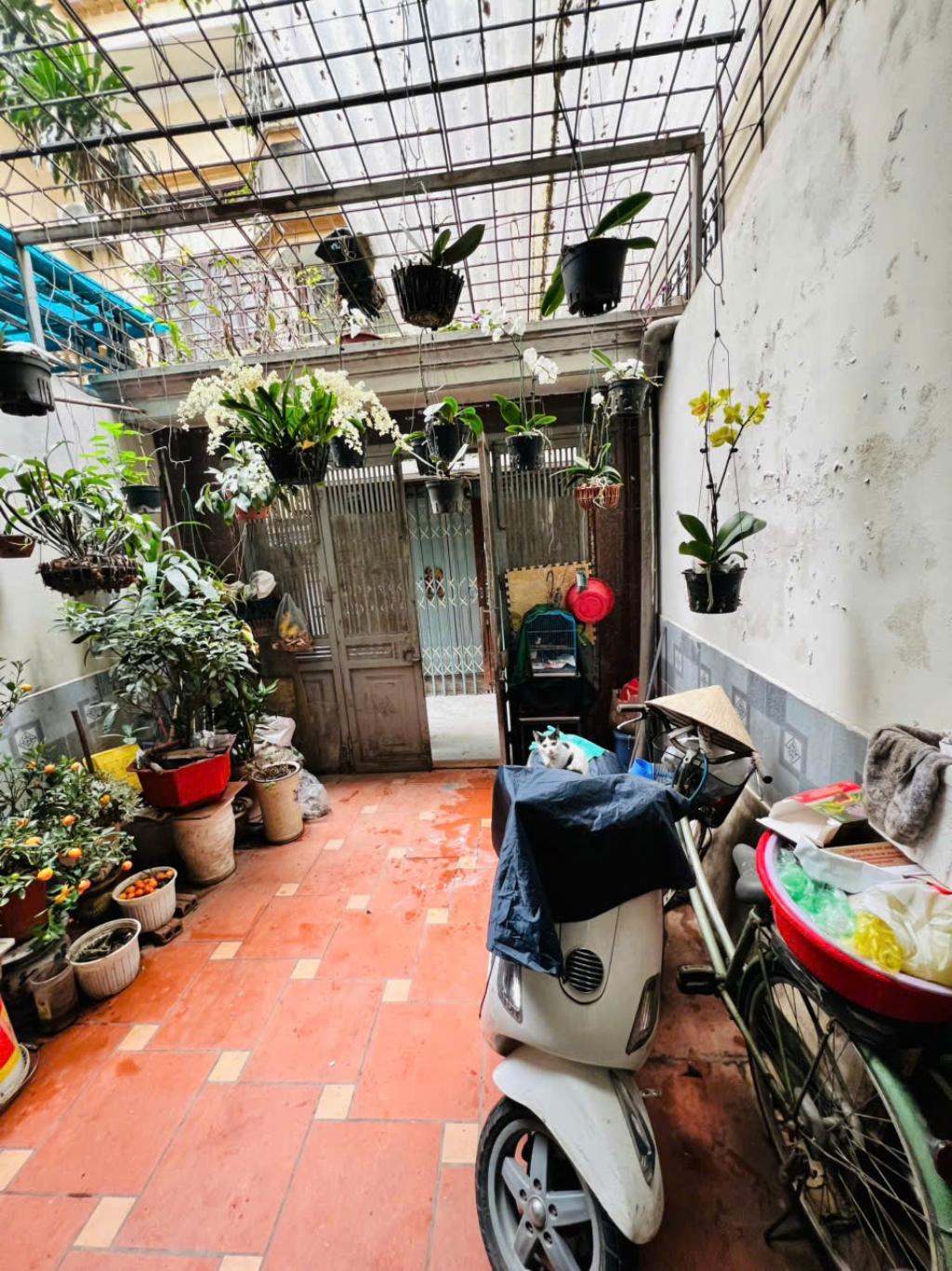 Bán nhà Tân Mai - diện tích 42.4m2 3 tầng - Phân lô ngõ thông - giá 10,7 tỷ