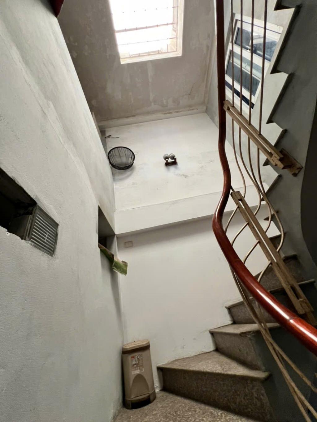 Bán nhà Tân Mai - diện tích 42.4m2 3 tầng - Phân lô ngõ thông - giá 10,7 tỷ