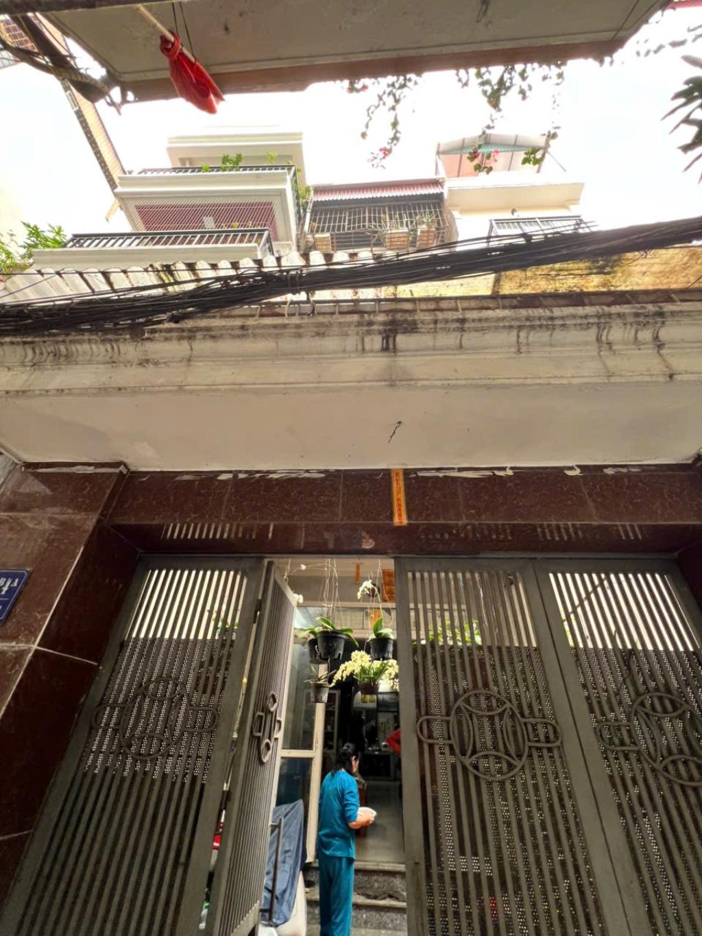 Bán nhà Tân Mai - diện tích 42.4m2 3 tầng - Phân lô ngõ thông - giá 10,7 tỷ