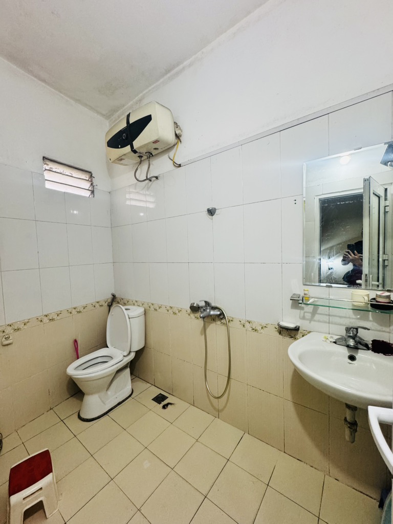 Bán nhà Ngọc Hồi - diện tích 33,3m2 5 tầng - Ô TÔ ĐỖ CỔNG - GẦN PHỐ - GẦN HỒ LINH ĐÀM - giá 7,9 tỷ