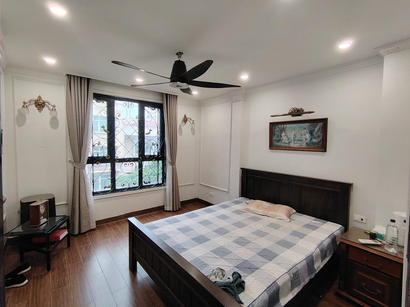 Bán nhà Tôn Đức Thắng - diện tích 37,8m2 5 tầng - SIÊU PHẨM MẶT PHỐ - VỈA HÈ RỘNG - KINH DOANH SẦM UẤT - giá 23,5 tỷ