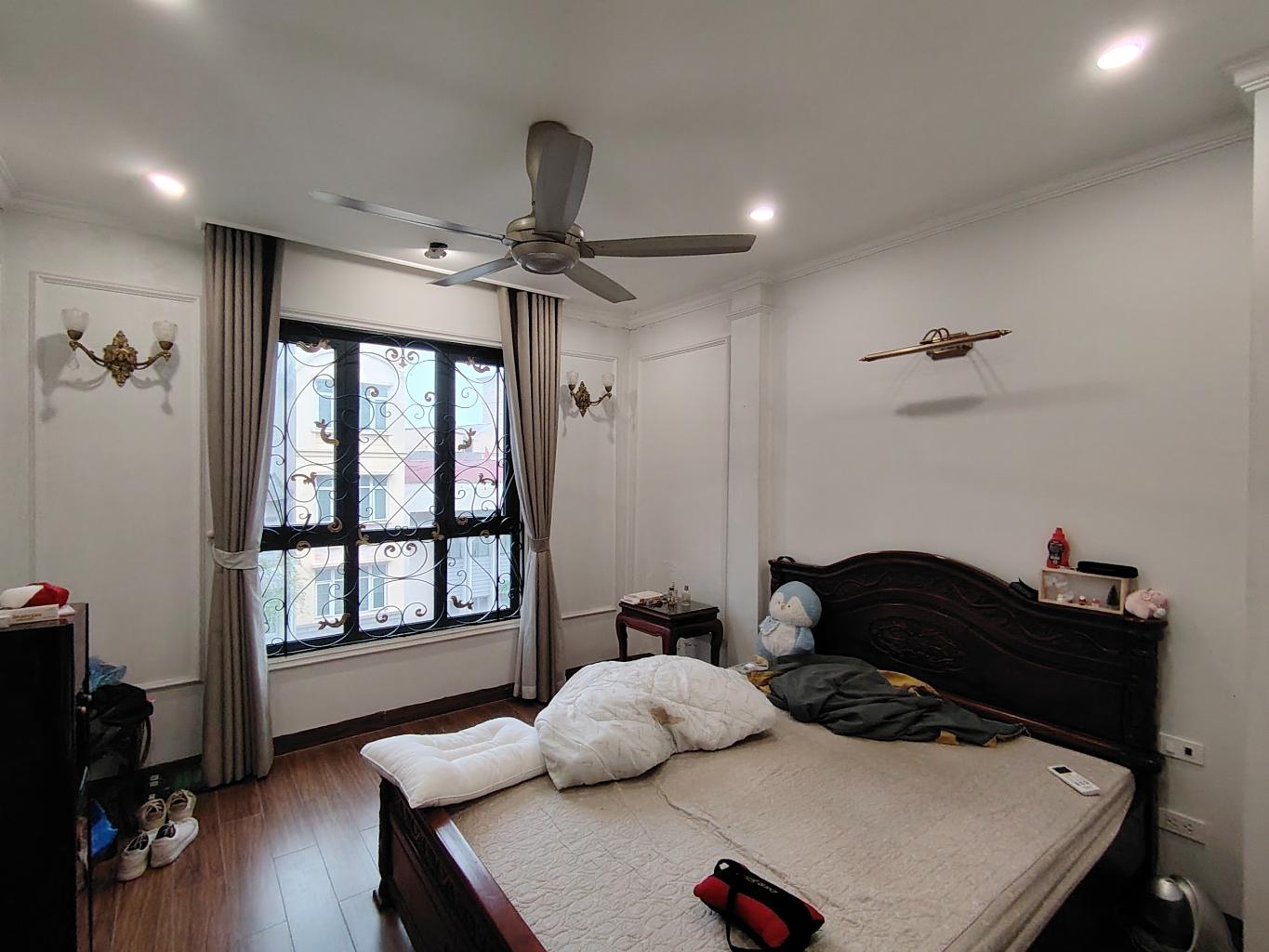 Bán nhà Tôn Đức Thắng - diện tích 37,8m2 5 tầng - SIÊU PHẨM MẶT PHỐ - VỈA HÈ RỘNG - KINH DOANH SẦM UẤT - giá 23,5 tỷ