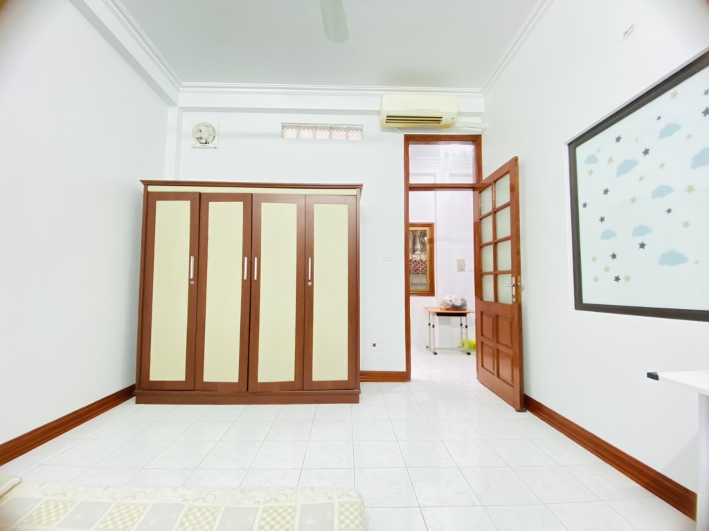 Bán nhà Thái Thịnh - diện tích 28,1m2 4 tầng - Lô góc 2 mặt thoáng - giá 13,5 tỷ