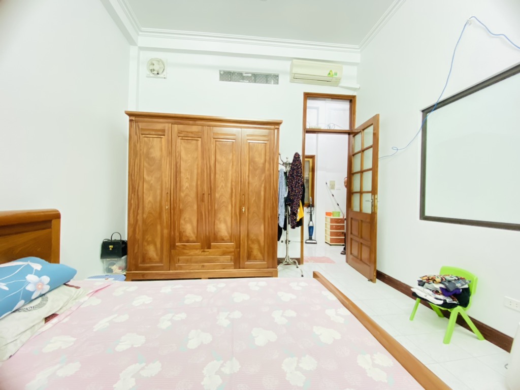 Bán nhà Thái Thịnh - diện tích 28,1m2 4 tầng - Lô góc 2 mặt thoáng - giá 13,5 tỷ