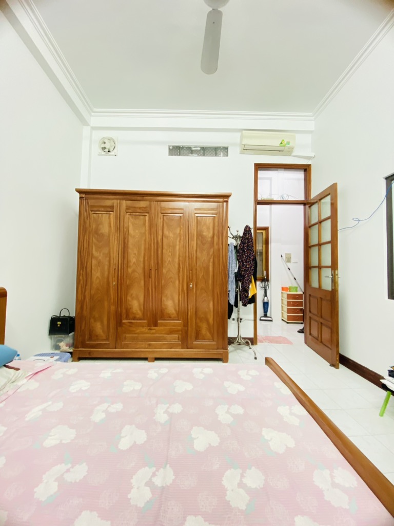 Bán nhà Thái Thịnh - diện tích 28,1m2 4 tầng - Lô góc 2 mặt thoáng - giá 13,5 tỷ