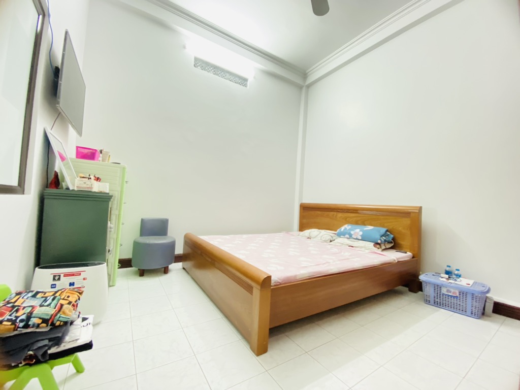 Bán nhà Thái Thịnh - diện tích 28,1m2 4 tầng - Lô góc 2 mặt thoáng - giá 13,5 tỷ