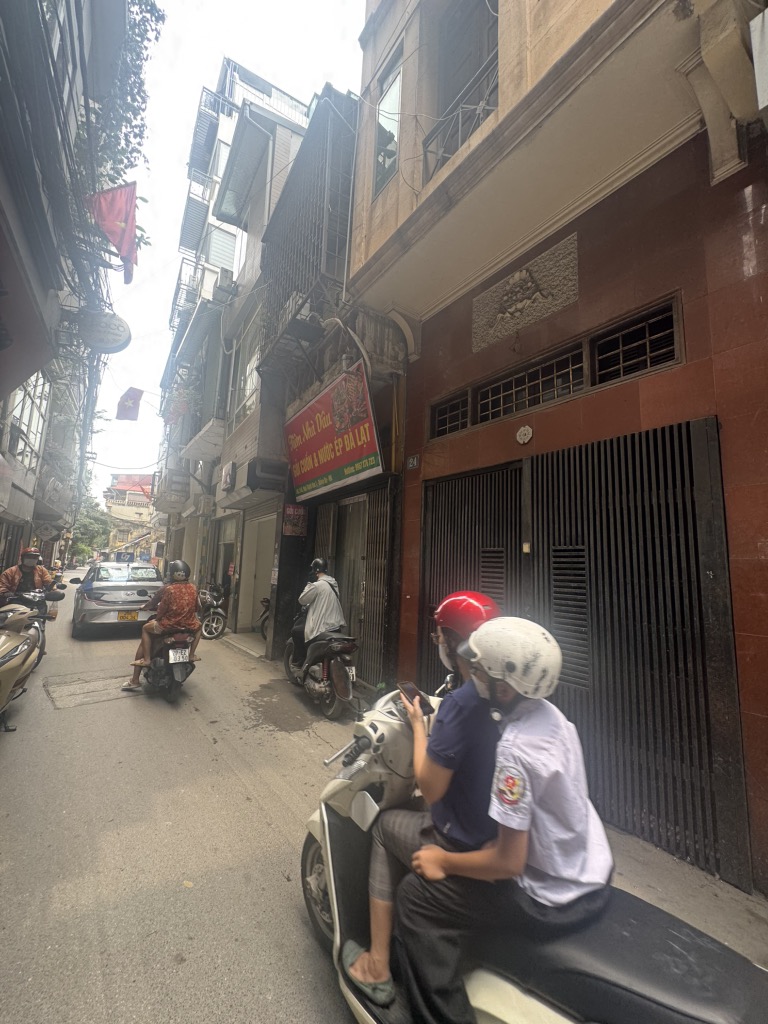 Bán nhà Thịnh Hào - diện tích 27m2 2 tầng - Kinh doanh ô tô vào nhà - giá 8,9 tỷ