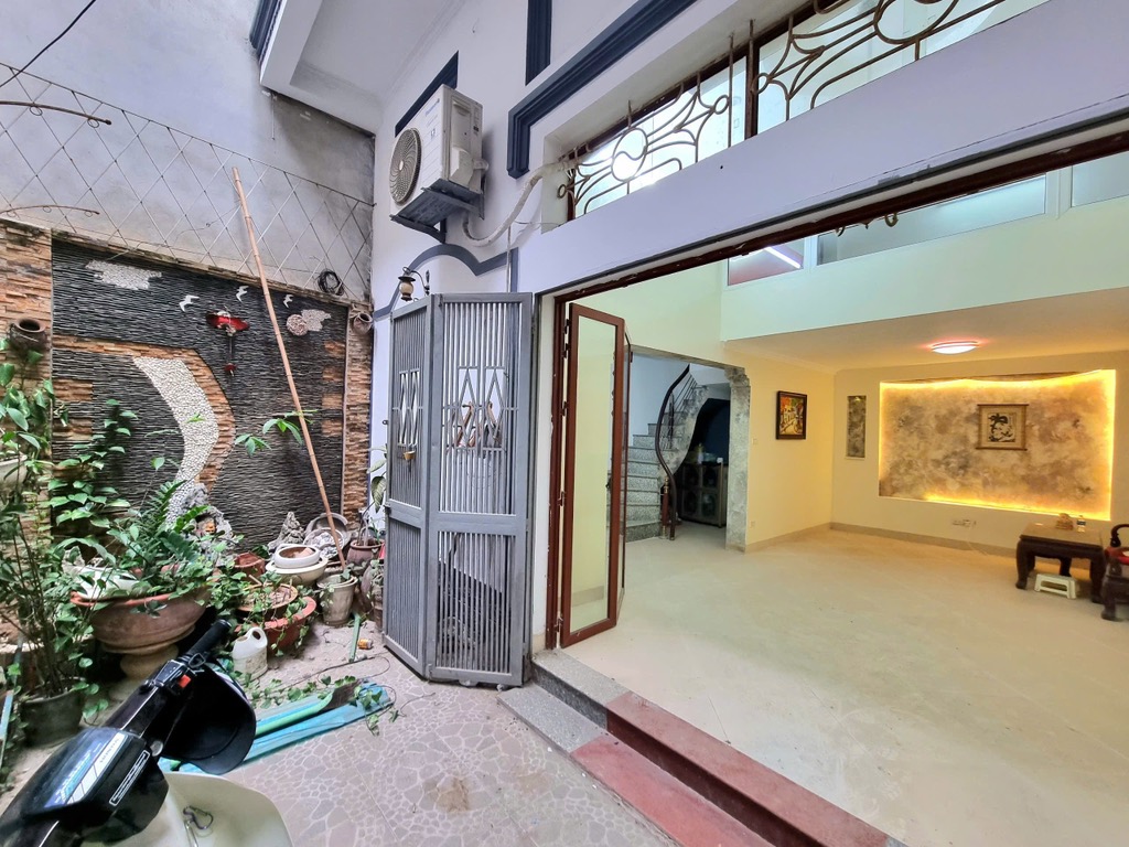 Bán nhà Hoàng Mai - diện tích 56.2m2 3 tầng - gần ô tô - giá 10,7 tỷ