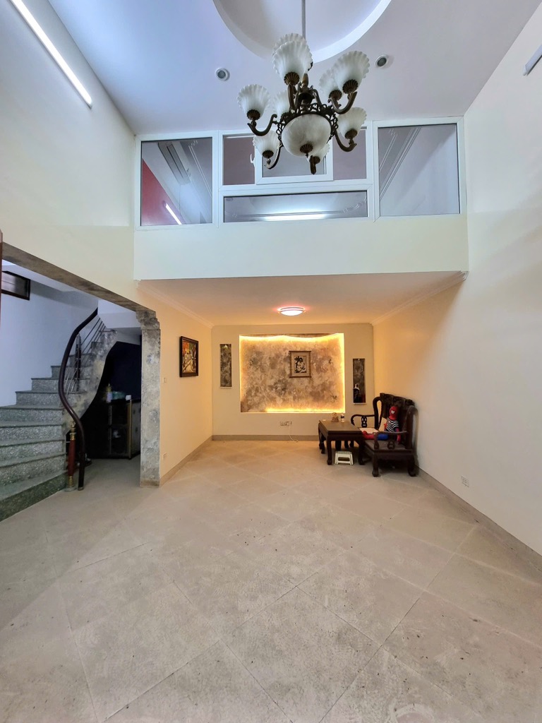 Bán nhà Hoàng Mai - diện tích 56.2m2 3 tầng - gần ô tô - giá 10,7 tỷ