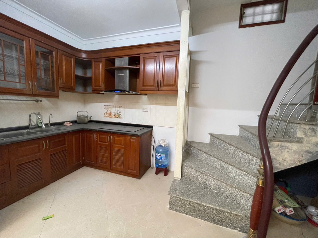 Bán nhà Hoàng Mai - diện tích 56.2m2 3 tầng - gần ô tô - giá 10,7 tỷ