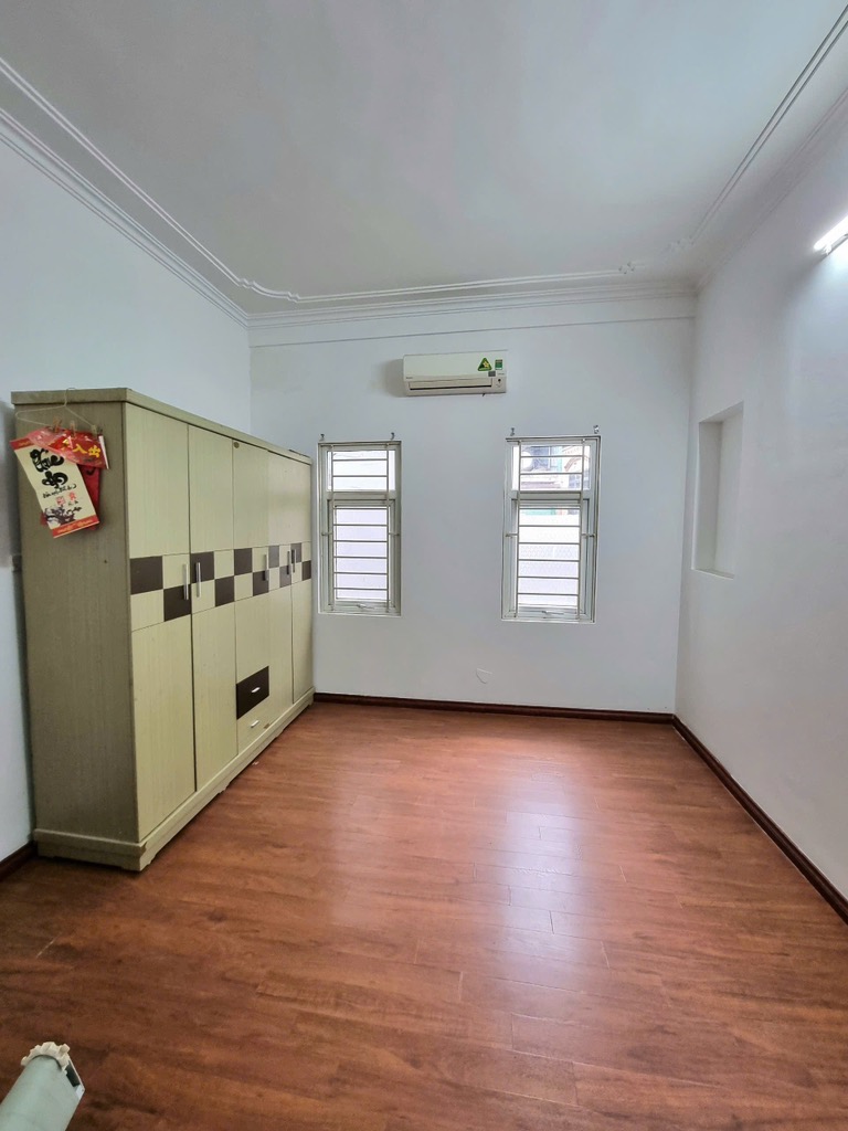 Bán nhà Hoàng Mai - diện tích 56.2m2 3 tầng - gần ô tô - giá 10,7 tỷ