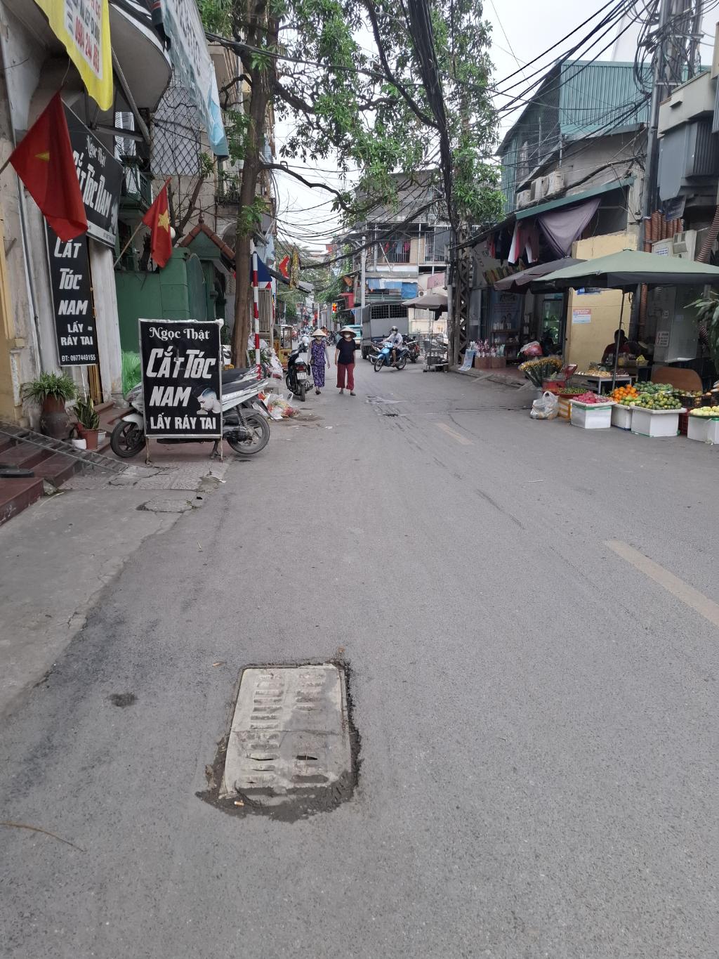 Bán nhà Giáp Bát - diện tích 110m2 3 tầng - nhà cũ đủ công năng - giá 23,8 tỷ