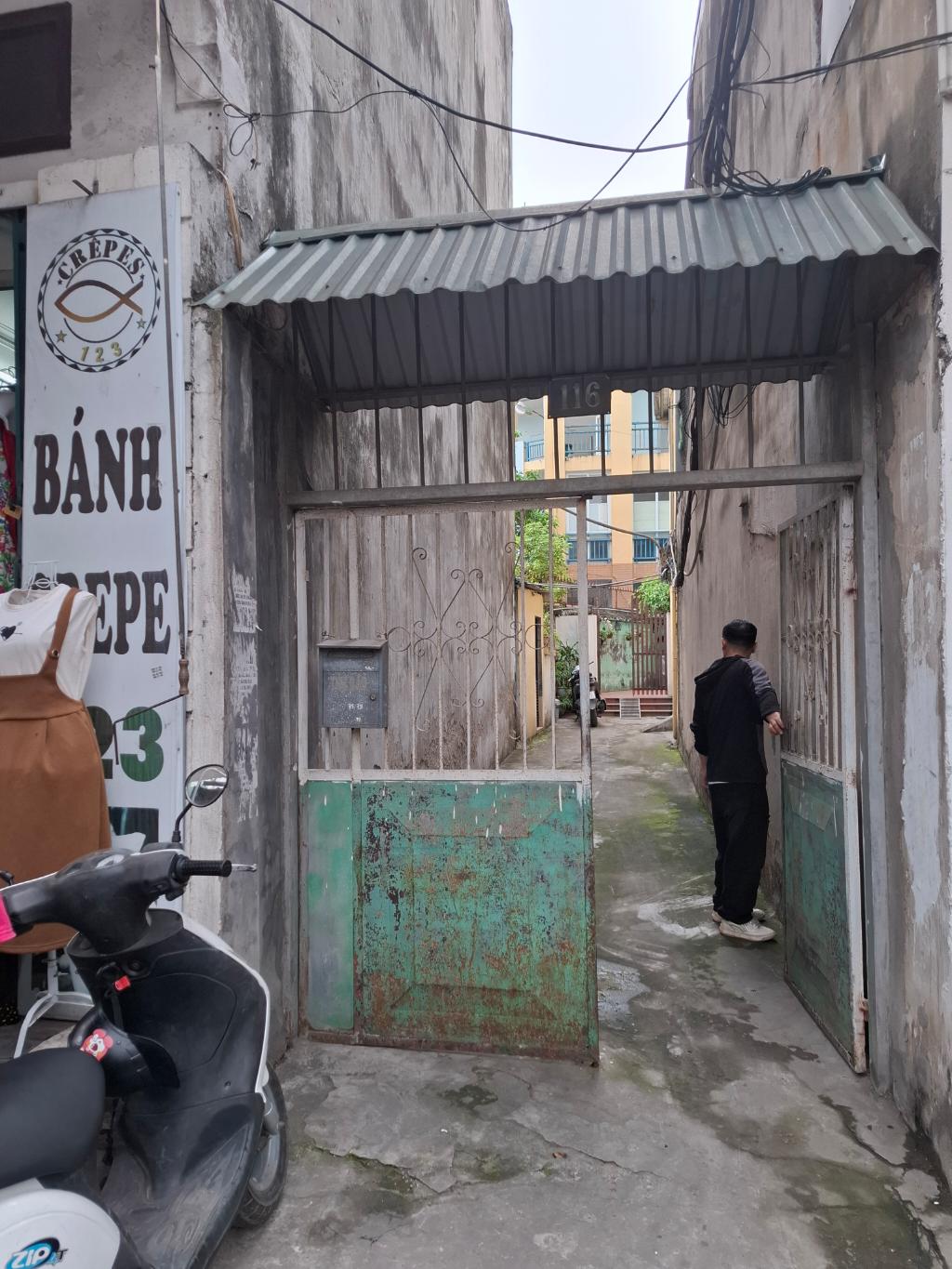 Bán nhà Giáp Bát - diện tích 110m2 3 tầng - nhà cũ đủ công năng - giá 23,8 tỷ