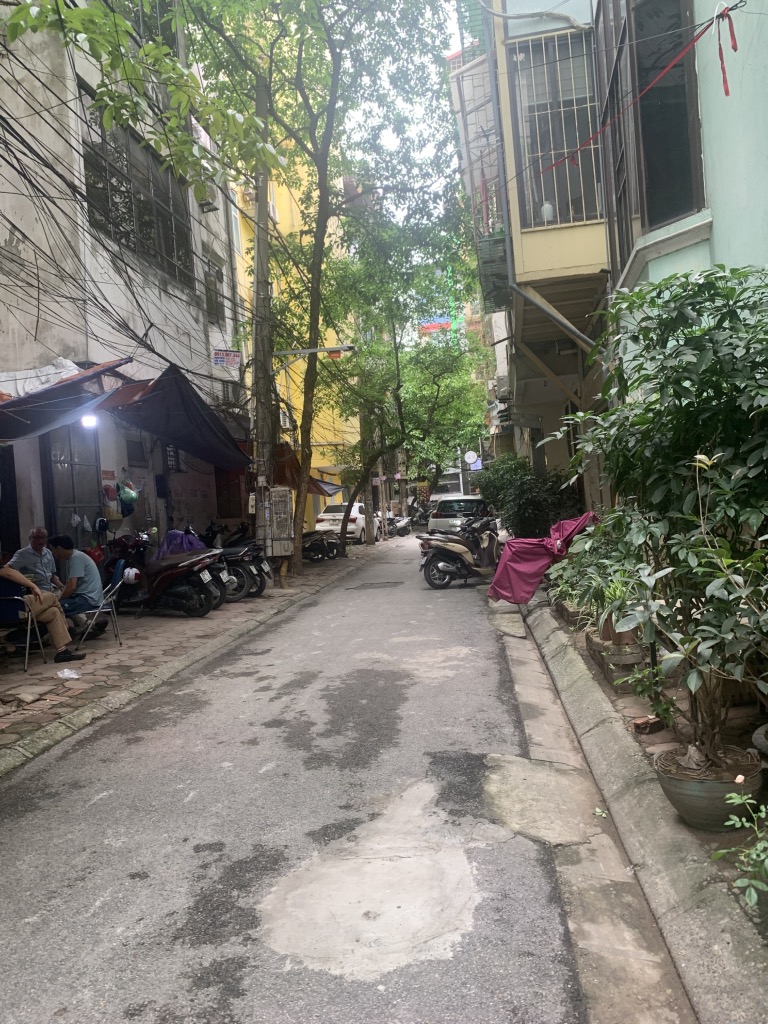 Bán nhà Nguyên Hồng - diện tích 40m2 1 tầng - Ô tô tránh vỉa hè - giá 5,7 tỷ