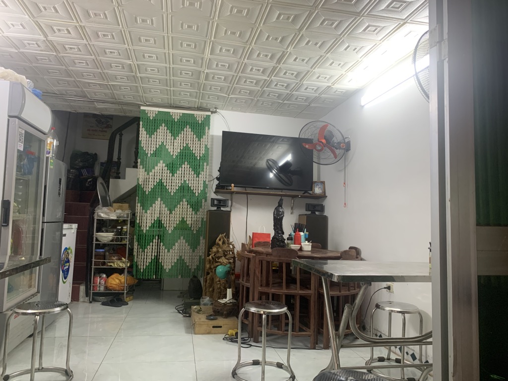 Bán nhà Nguyên Hồng - diện tích 40m2 1 tầng - Ô tô tránh vỉa hè - giá 5,7 tỷ