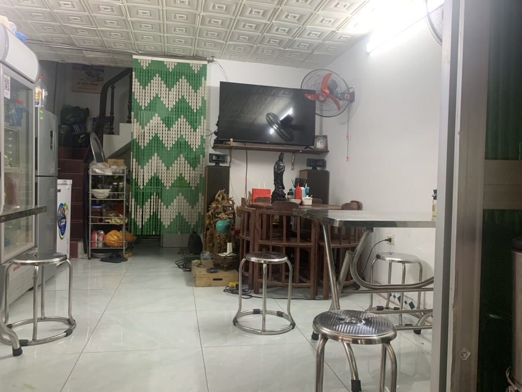 Bán nhà Nguyên Hồng - diện tích 40m2 1 tầng - Ô tô tránh vỉa hè - giá 5,7 tỷ