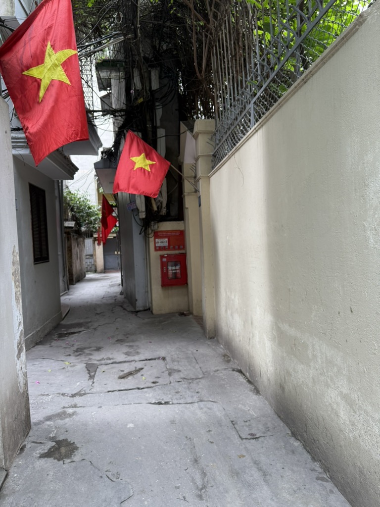 Bán nhà Đường Láng - diện tích 50m2 1 tầng - gần ô tô - giá 10 tỷ