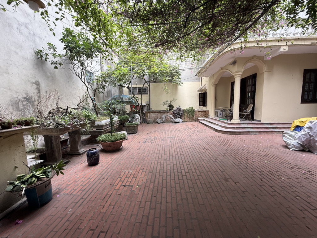 Bán nhà Đường Láng - diện tích 50m2 1 tầng - gần ô tô - giá 10 tỷ