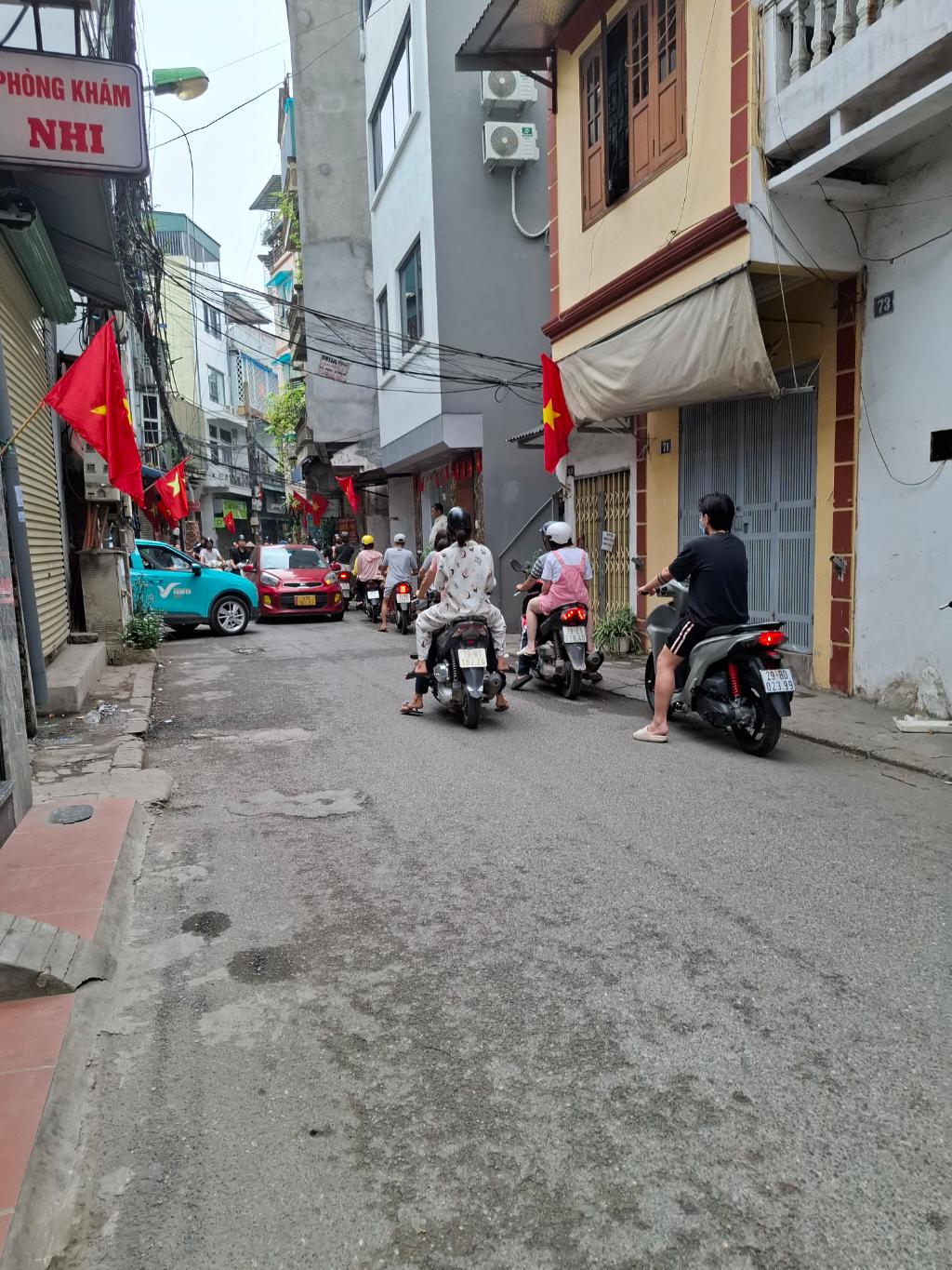 Bán nhà Trần Quý Cáp - diện tích 33m2 2 tầng - Mặt ngõ ô tô tránh - giá 8,25 tỷ