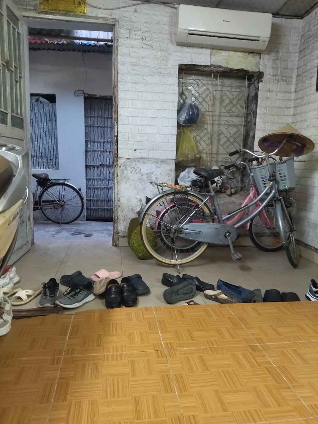 Bán nhà Lương Yên - diện tích 47m2 1 tầng - Nhà cấp 4, Sổ đỏ chính chủ - giá 9,6 tỷ