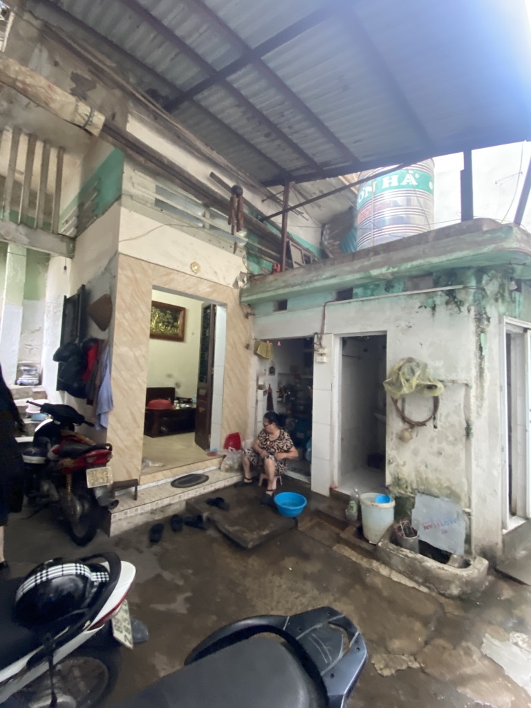 Bán nhà Ngõ Chợ Khâm Thiên - diện tích 109m2 3 tầng - Nhà 3 tầng cũ trung tâm quận Đống Đa - giá 19,8 tỷ