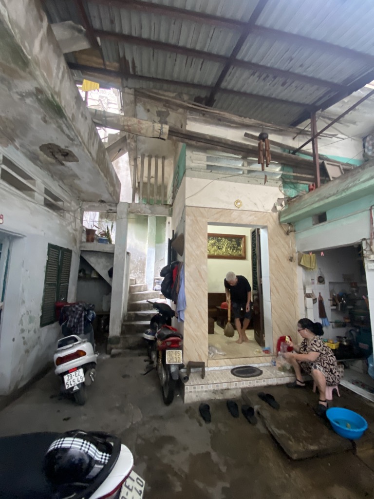 Bán nhà Ngõ Chợ Khâm Thiên - diện tích 109m2 3 tầng - Nhà 3 tầng cũ trung tâm quận Đống Đa - giá 19,8 tỷ