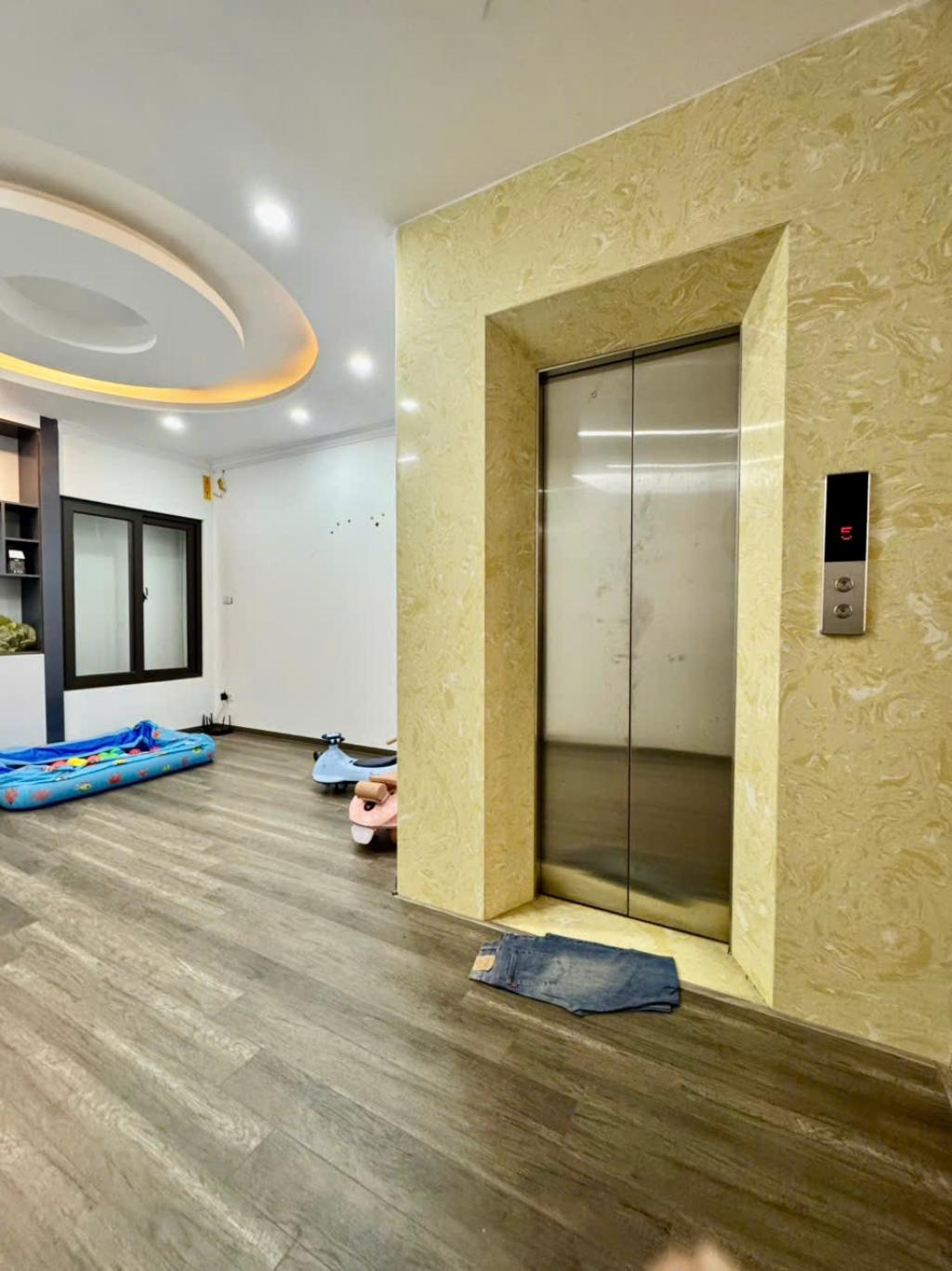 Bán nhà Giải Phóng - diện tích 58m2 6 tầng - Thang máy, ô tô nhỏ vào nhà - giá 16,6 tỷ