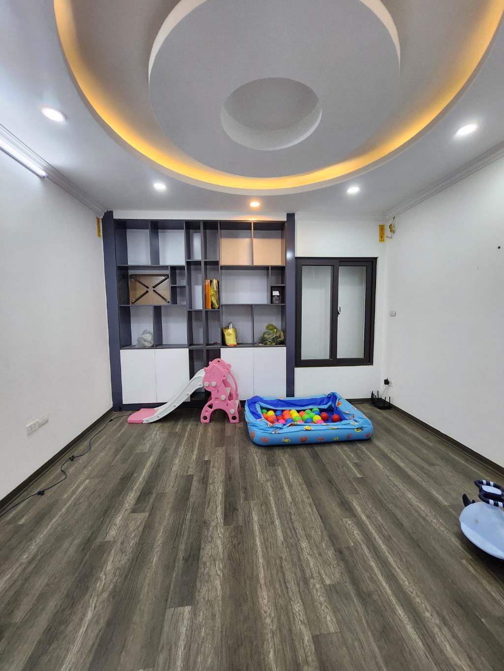 Bán nhà Giải Phóng - diện tích 58m2 6 tầng - Thang máy, ô tô nhỏ vào nhà - giá 16,6 tỷ