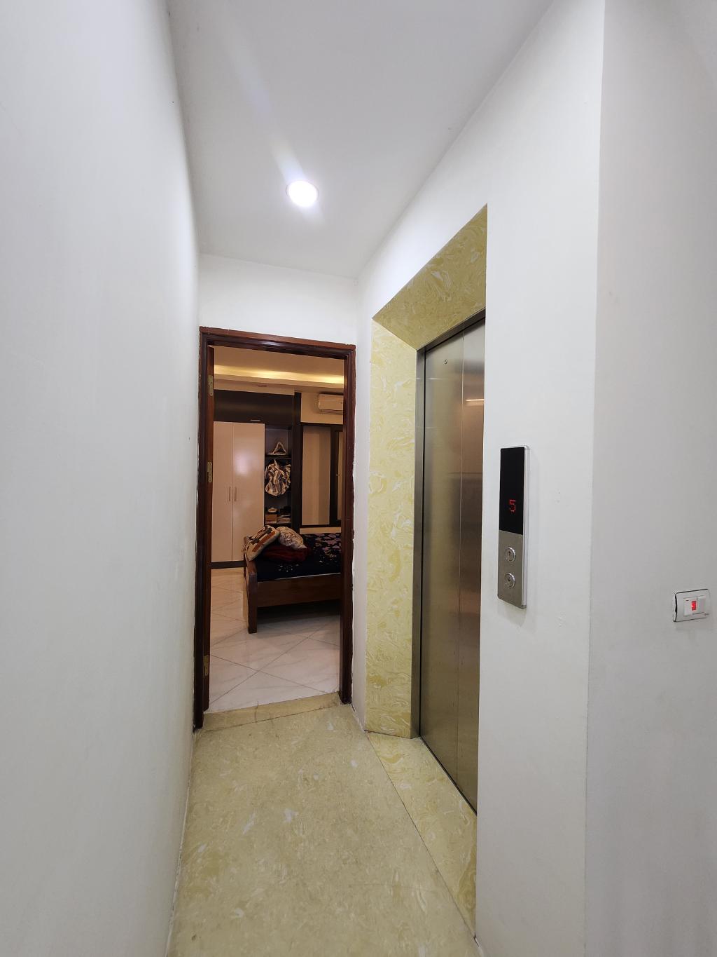 Bán nhà Giải Phóng - diện tích 58m2 6 tầng - Thang máy, ô tô nhỏ vào nhà - giá 16,6 tỷ