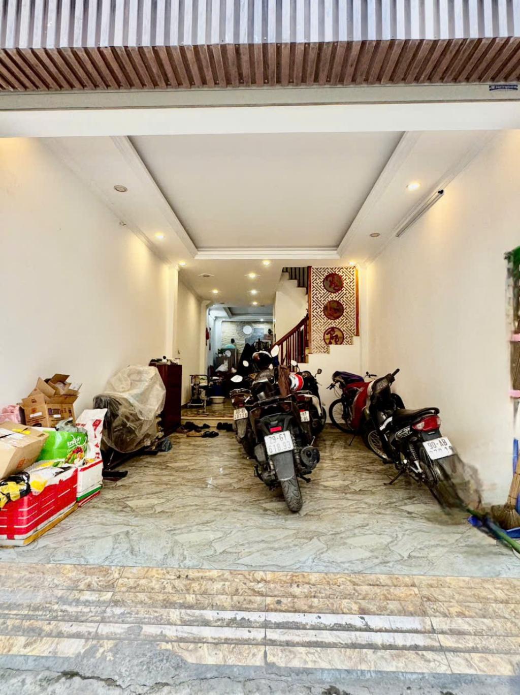 Bán nhà Giải Phóng - diện tích 58m2 6 tầng - Thang máy, ô tô nhỏ vào nhà - giá 16,6 tỷ