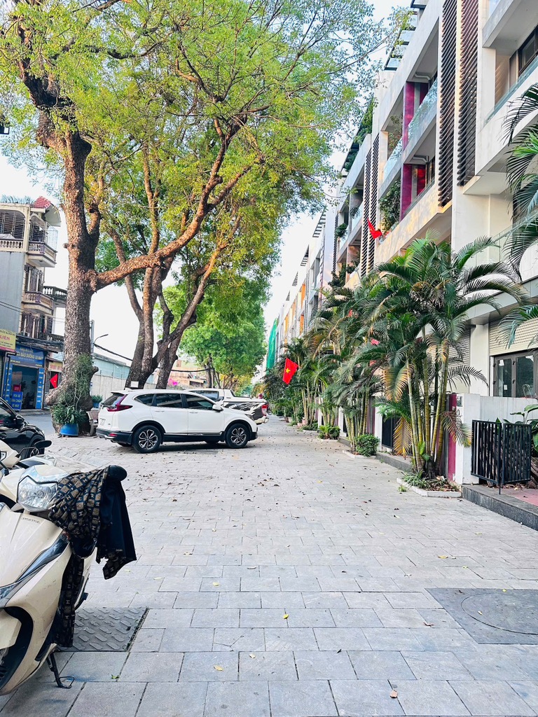 Bán Shophouse Bình Minh Garden, Q. Long Biên, Diện tích 94.6m2 x 6 tầng, Giá 27.9 tỷ