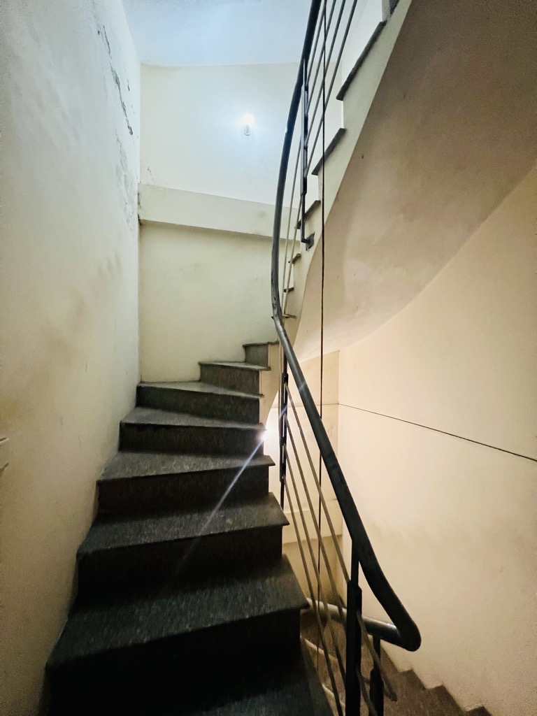 Bán nhà Đường Láng - diện tích 50m2 5 tầng - Kinh Doanh - Sát Phố - Ngõ Trước Nhà Rộng - giá 7,8 tỷ