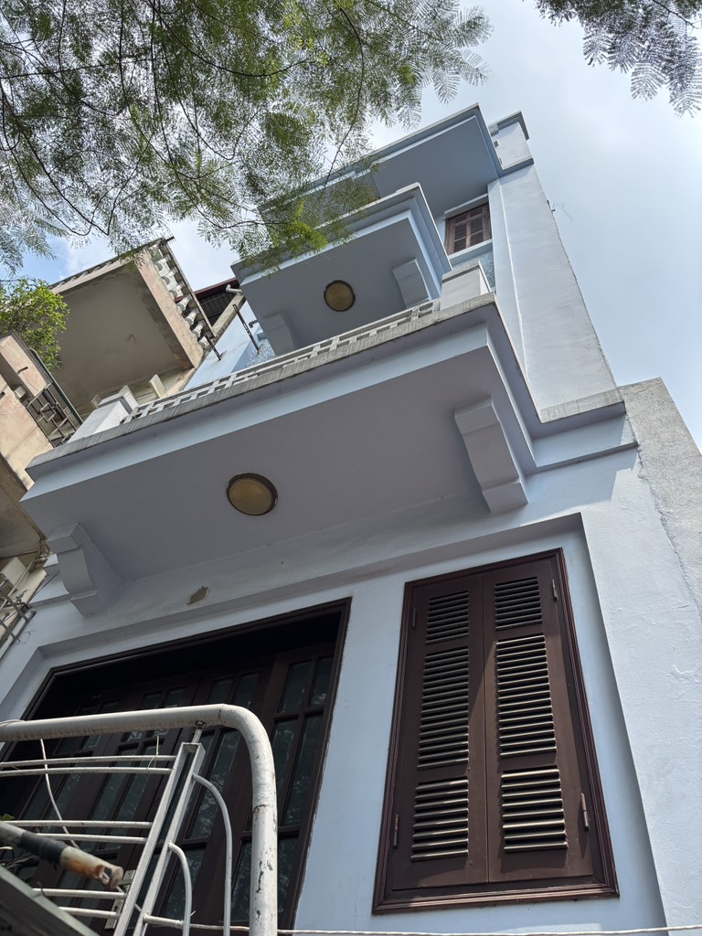 Bán nhà mặt phố Nguyễn Văn Cừ 686m2 x 5 tầng, mặt tiền 10m, Giá 240 tỷ
