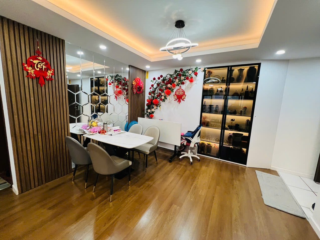 Bán nhà Trần Thủ Độ - diện tích 99.6m2 1 tầng - Chung cư Green Park - giá 7,9 tỷ