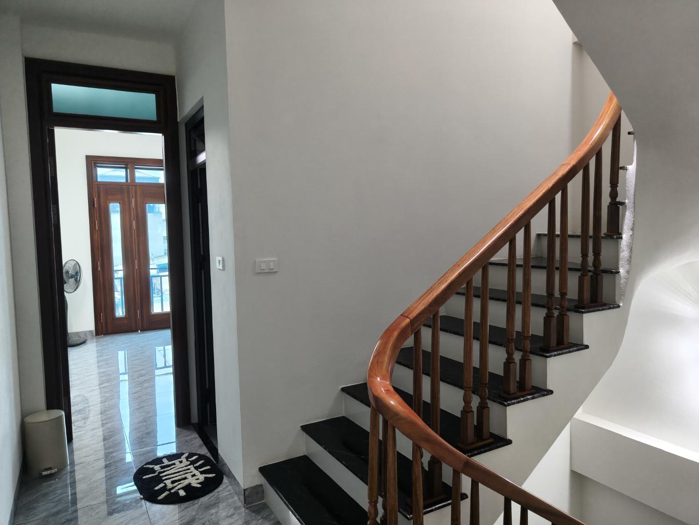 Bán nhà Nguyễn Khoái - diện tích 52m2 5 tầng - Ô TÔ ĐỖ CỬA - giá 13 tỷ