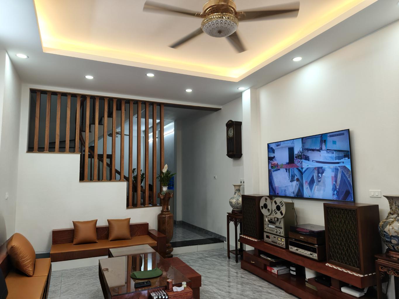 Bán nhà Nguyễn Khoái - diện tích 52m2 5 tầng - Ô TÔ ĐỖ CỬA - giá 13 tỷ