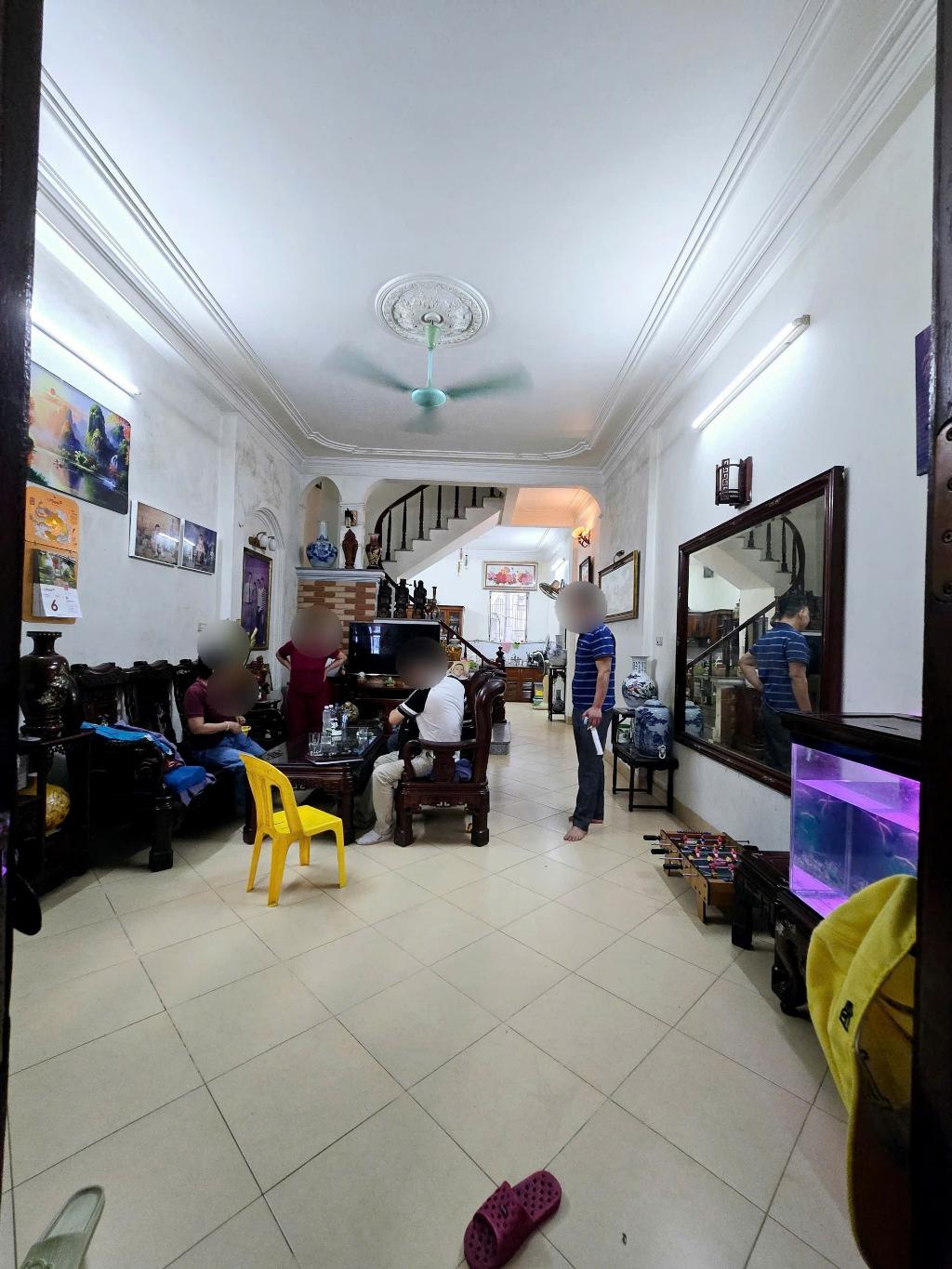 Bán nhà Ngọc Hồi - diện tích 132.8m2 3 tầng - Nhà đẹp hiếm có - giá 20,5 tỷ