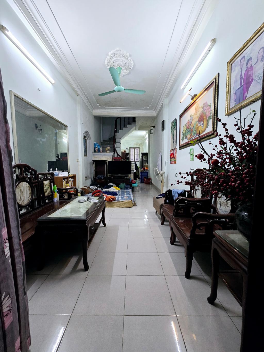 Bán nhà Ngọc Hồi - diện tích 132.8m2 3 tầng - Nhà đẹp hiếm có - giá 20,5 tỷ