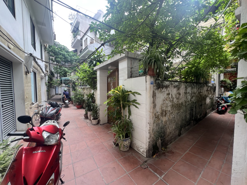 Bán nhà Láng Hạ - diện tích 61.4m2 3 tầng - LÔ GÓC - BÁN ĐẤT TẶNG NHÀ - giá 9,3 tỷ