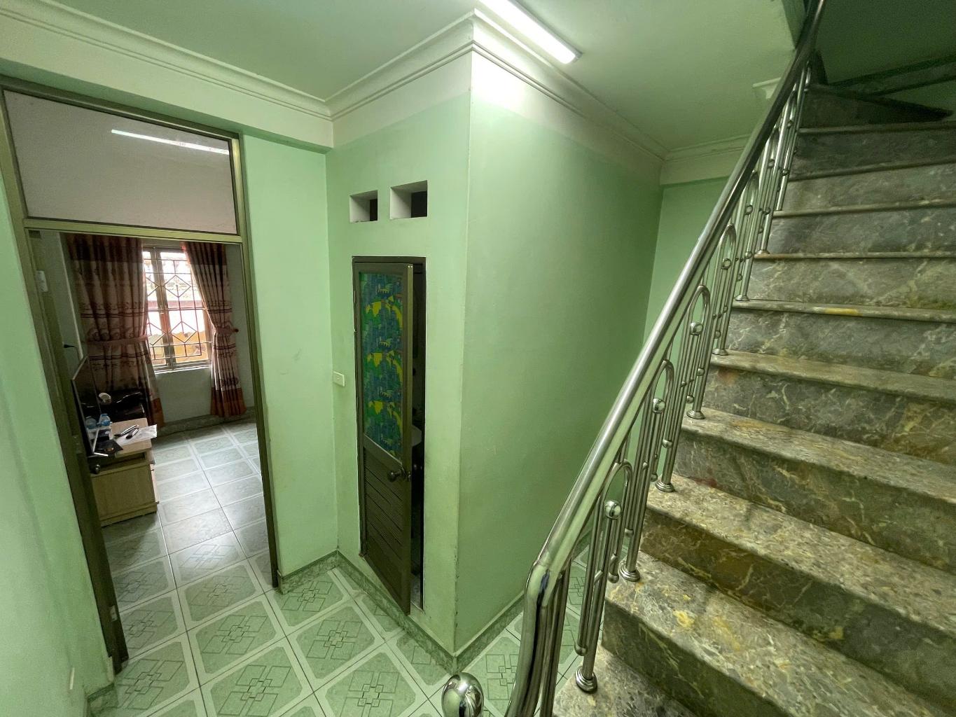 Bán nhà Lĩnh Nam - 21m2 sổ đỏ  5 tầng - mặt tiền 3.7m - giá 5.28 tỷ