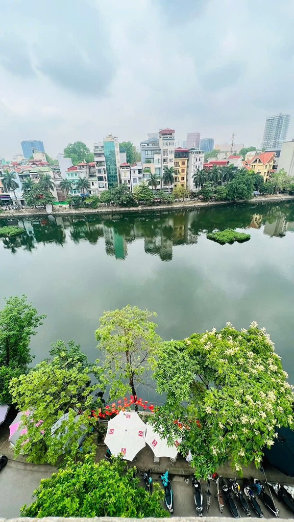 Bán nhà Phương Mai - diện tích 22,9m2 6 tầng - LÔ GÓC VỈA HÈ 2 BÊN - giá 15,8 tỷ