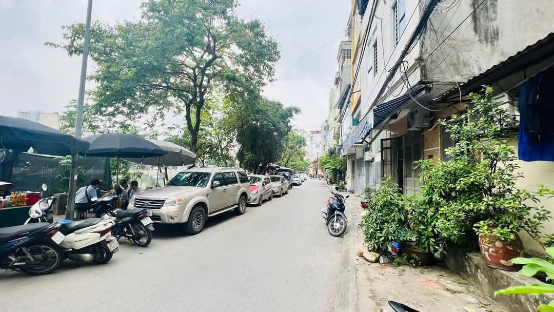 Bán nhà Phương Mai - diện tích 22,9m2 6 tầng - LÔ GÓC VỈA HÈ 2 BÊN - giá 15,8 tỷ