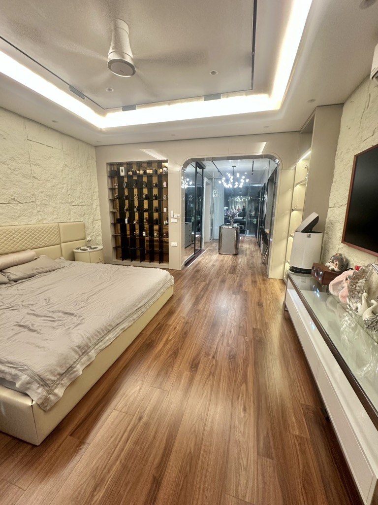 Bán nhà Nguyễn Đức Cảnh - diện tích 61m2 7 tầng - Lô góc, thang máy - giá 23,9 tỷ