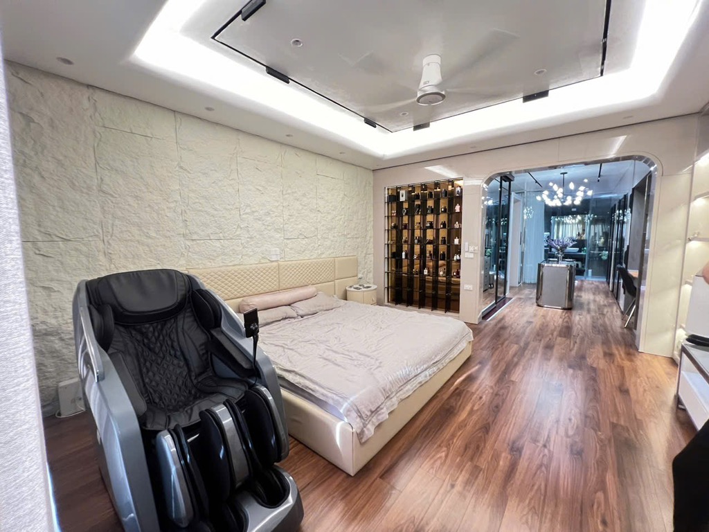 Bán nhà Nguyễn Đức Cảnh - diện tích 61m2 7 tầng - Lô góc, thang máy - giá 23,9 tỷ