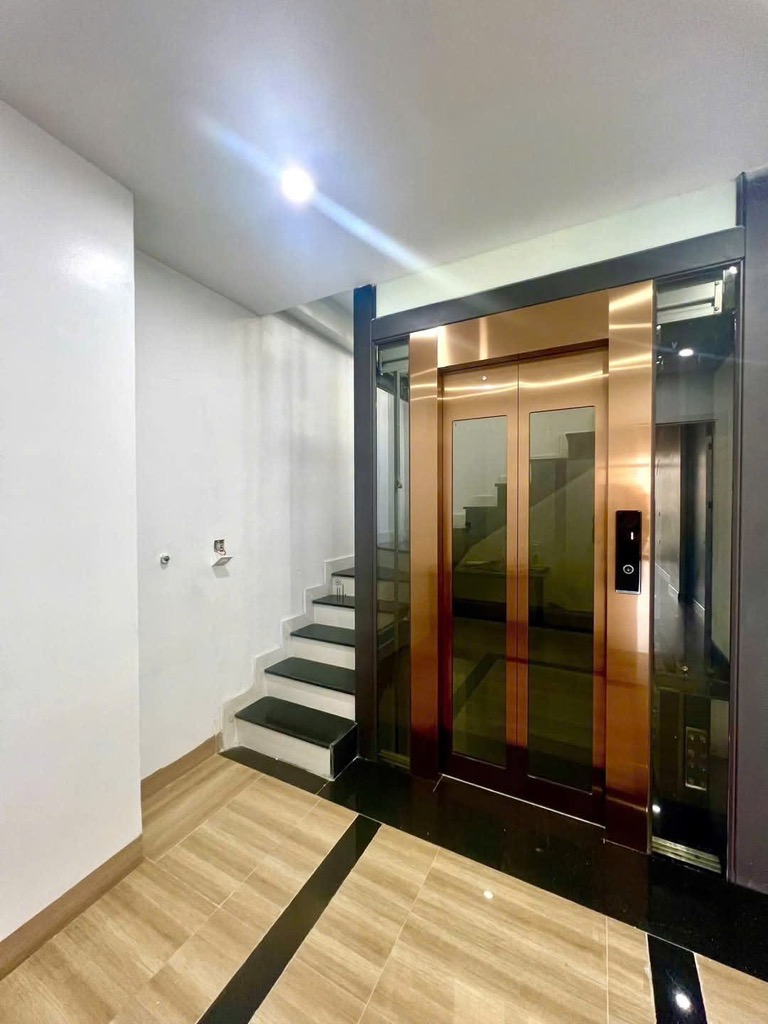 Bán nhà Đền Lừ 1 - diện tích 45m2 6 tầng - ô tô tránh - giá 21 tỷ